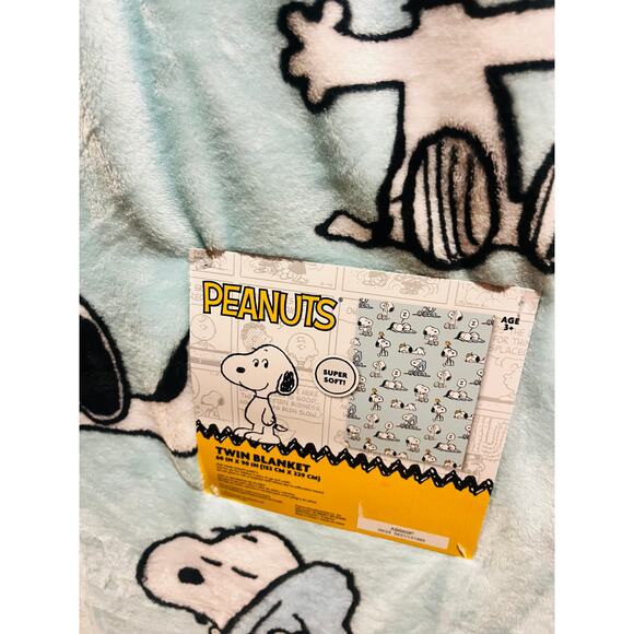 Snoopy Peanuts Easter bundle bunny basket adorable soft  twin 60 by 90 throw - Picture 3 of 7